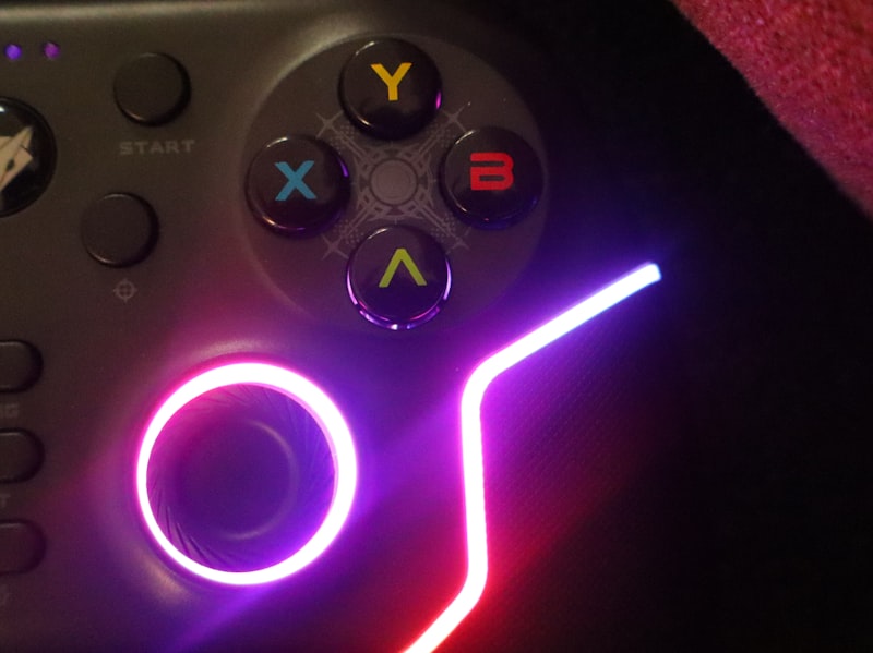 Controller game dengan pencahayaan neon