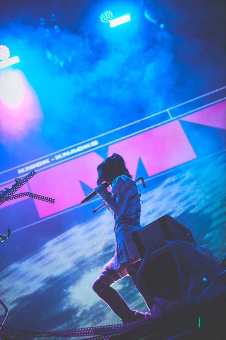 Misteri ZUTOMAYO: Bagaimana ACAね Menggebrak Musik J-Pop dengan Visual Liar dan Eksperimen Akustik
